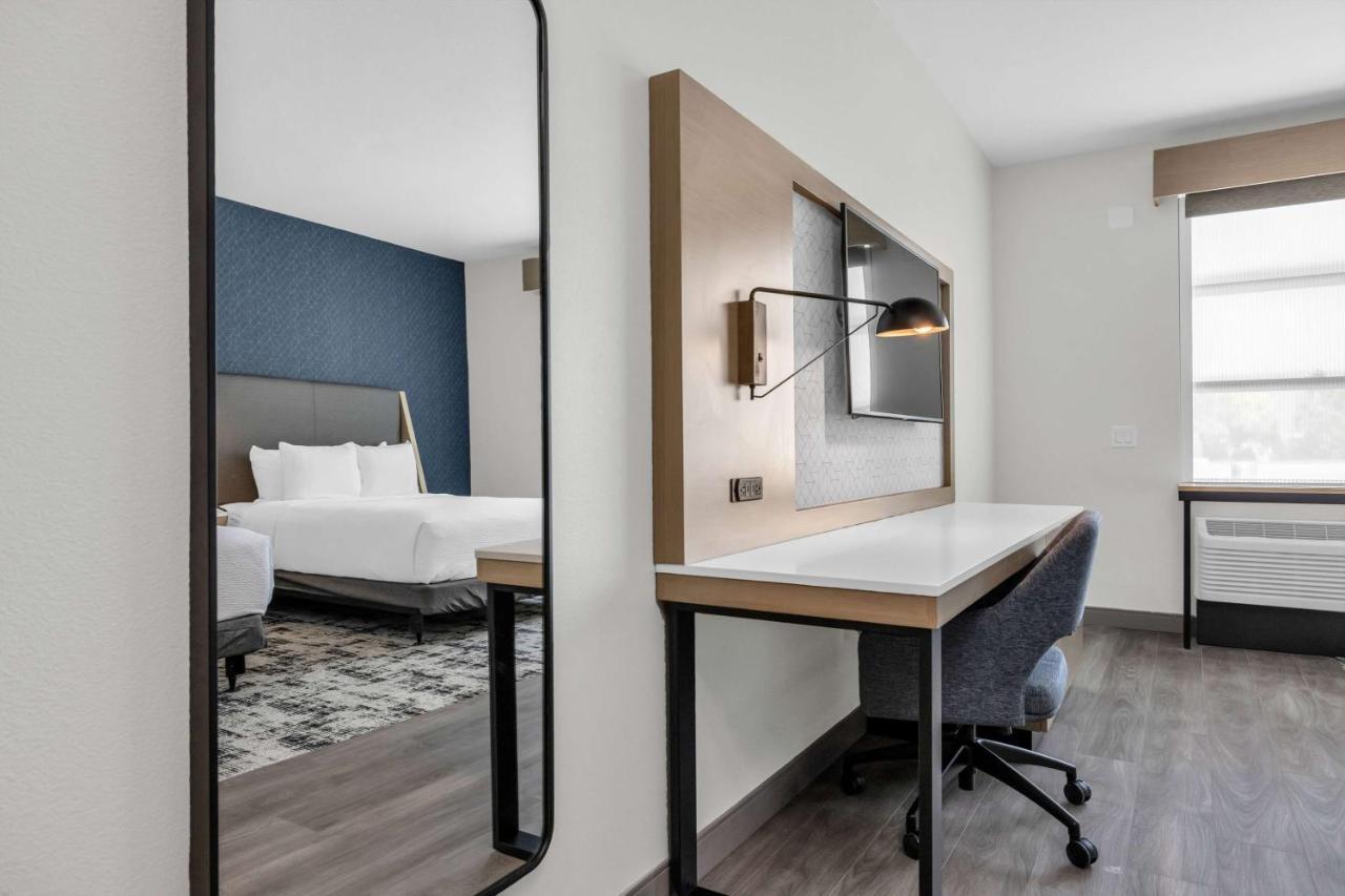 La Quinta Inn & Suites By Wyndham San Jose Airport-Downtown Екстериор снимка