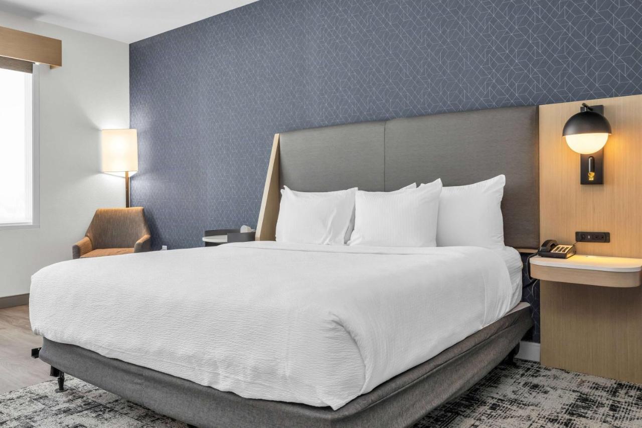 La Quinta Inn & Suites By Wyndham San Jose Airport-Downtown Екстериор снимка