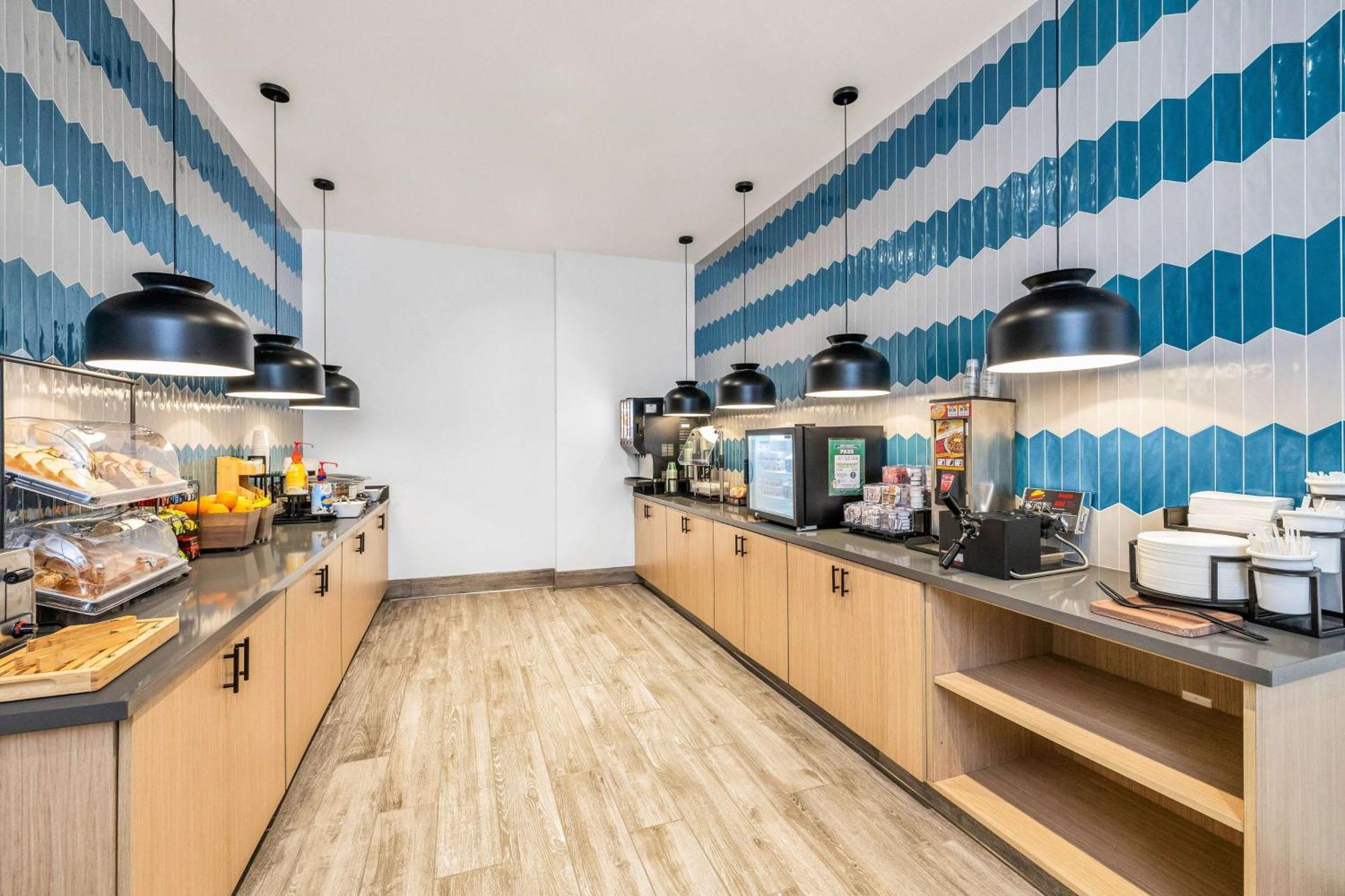 La Quinta Inn & Suites By Wyndham San Jose Airport-Downtown Екстериор снимка