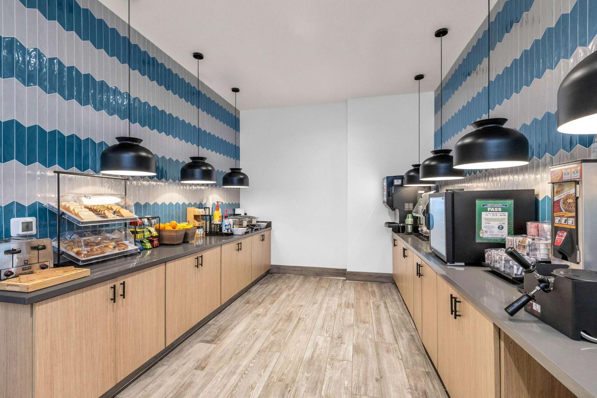 La Quinta Inn & Suites By Wyndham San Jose Airport-Downtown Екстериор снимка
