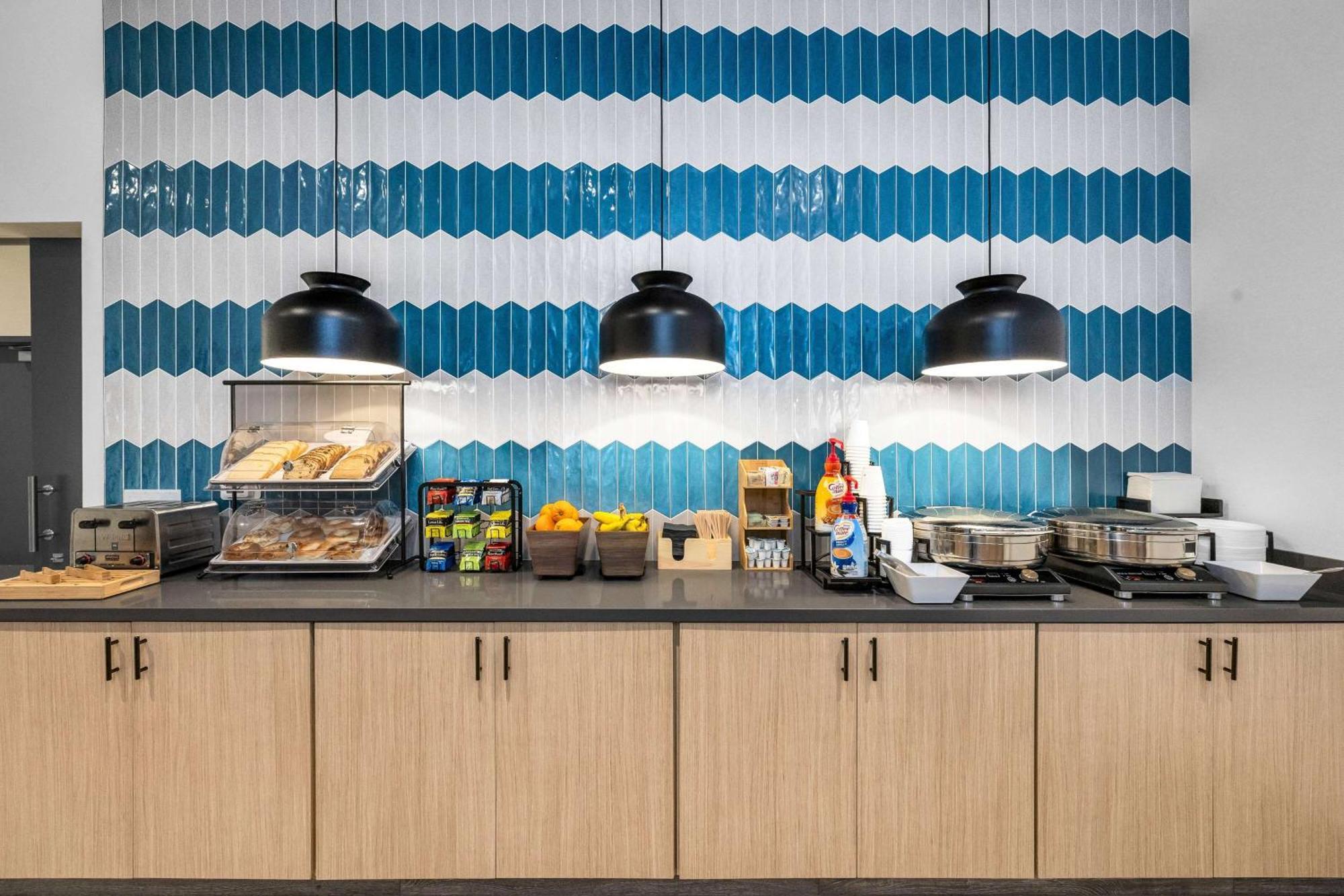 La Quinta Inn & Suites By Wyndham San Jose Airport-Downtown Екстериор снимка