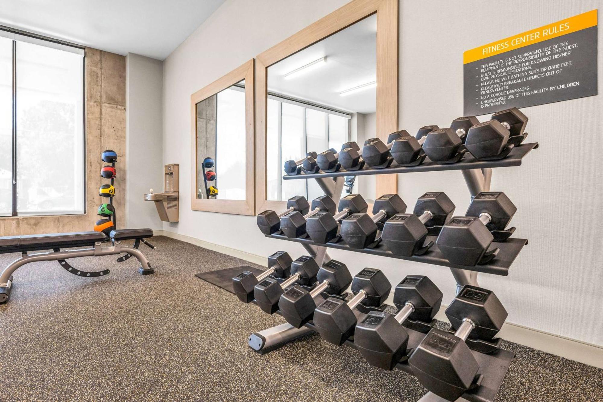 La Quinta Inn & Suites By Wyndham San Jose Airport-Downtown Екстериор снимка