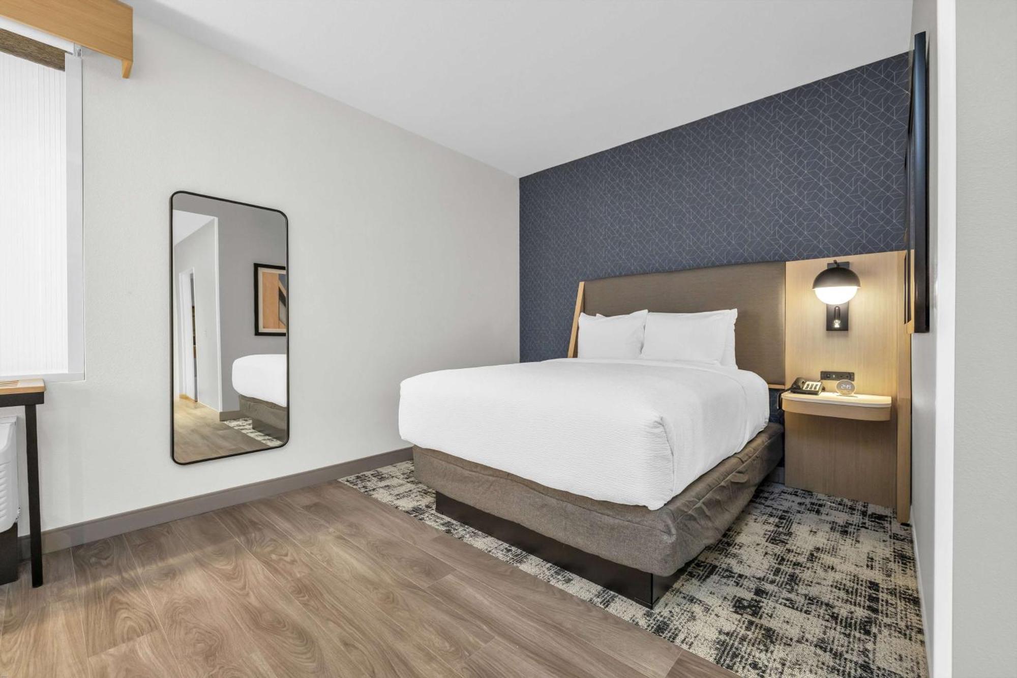 La Quinta Inn & Suites By Wyndham San Jose Airport-Downtown Екстериор снимка