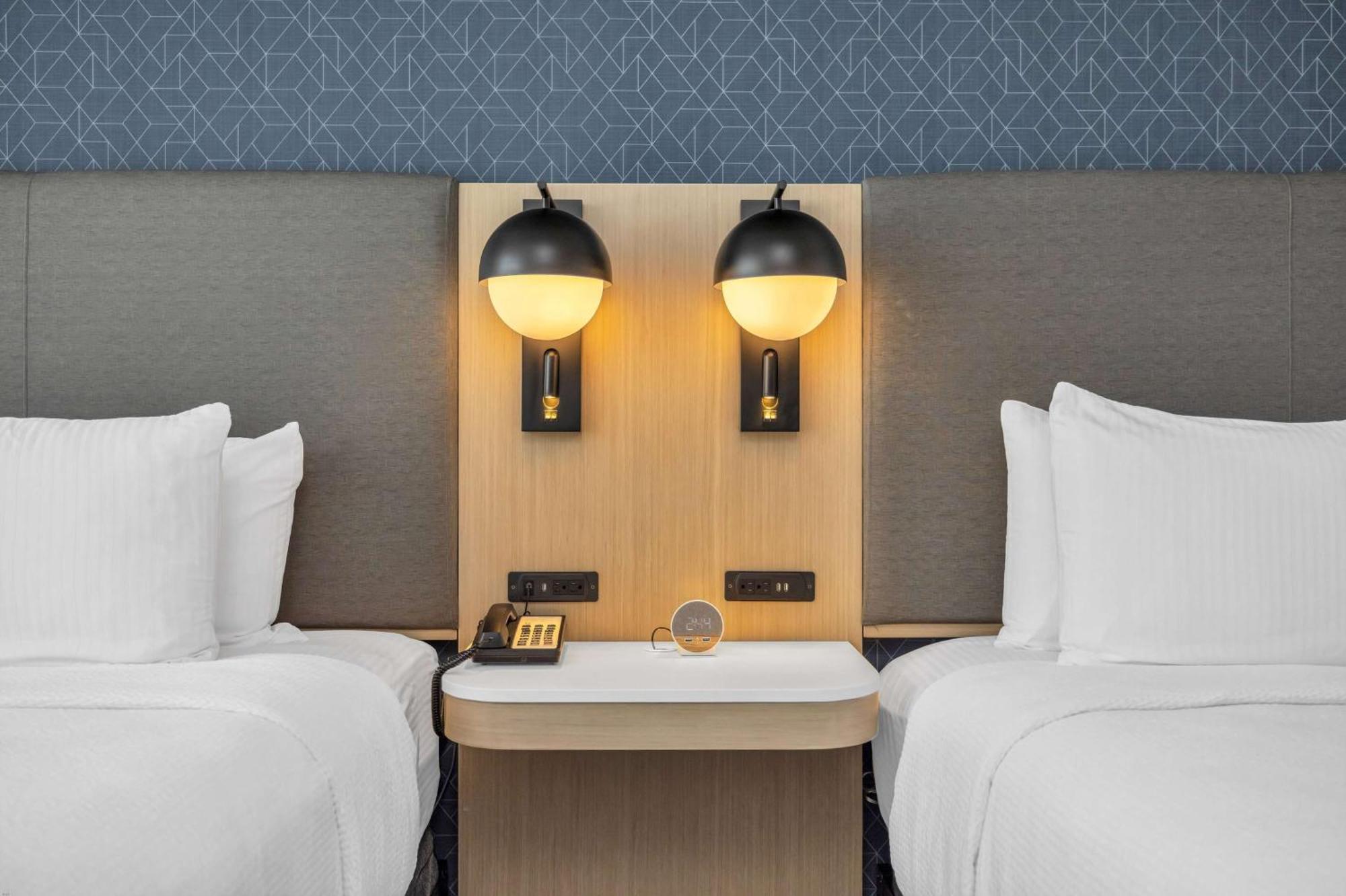 La Quinta Inn & Suites By Wyndham San Jose Airport-Downtown Екстериор снимка