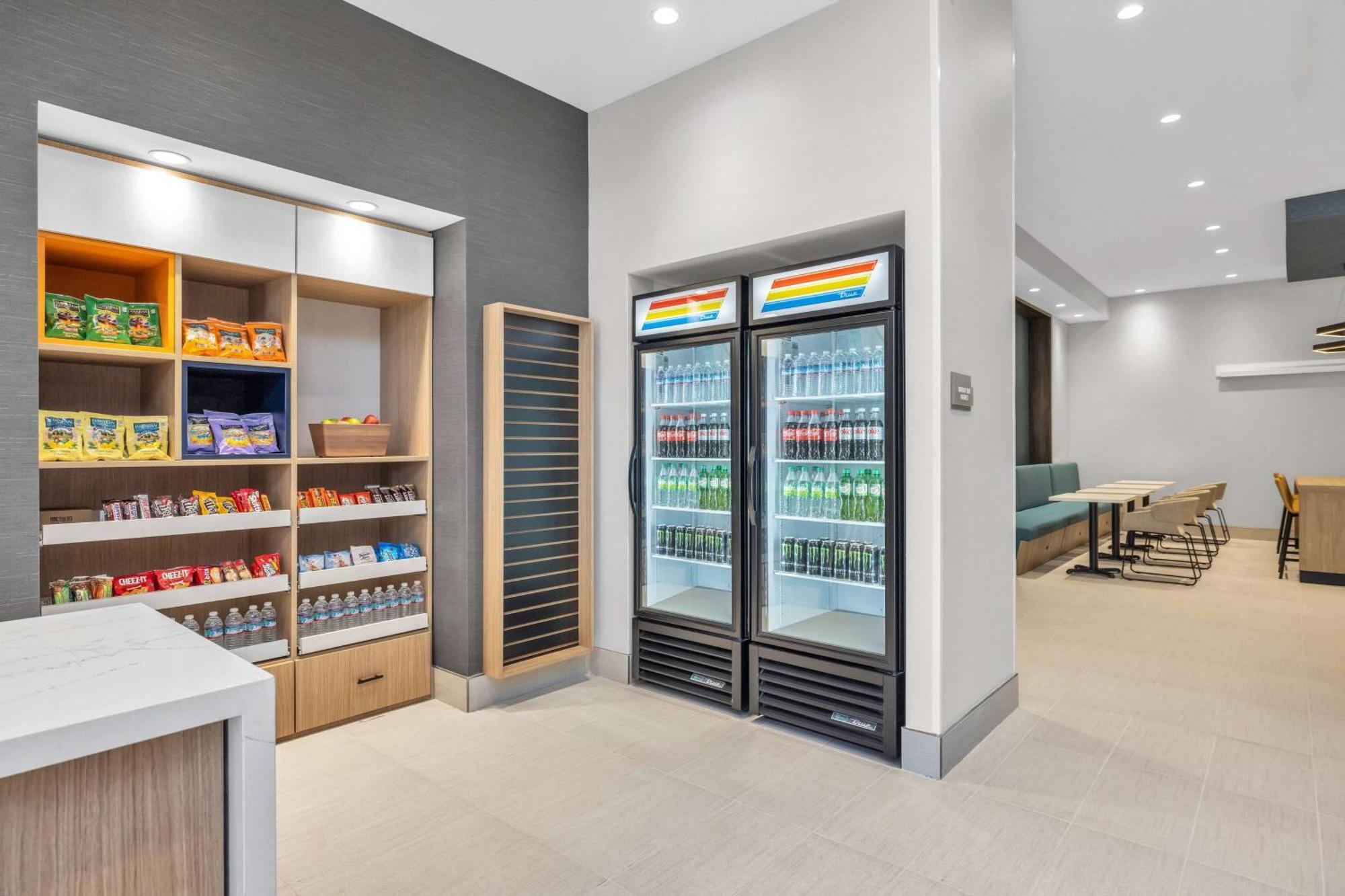La Quinta Inn & Suites By Wyndham San Jose Airport-Downtown Екстериор снимка
