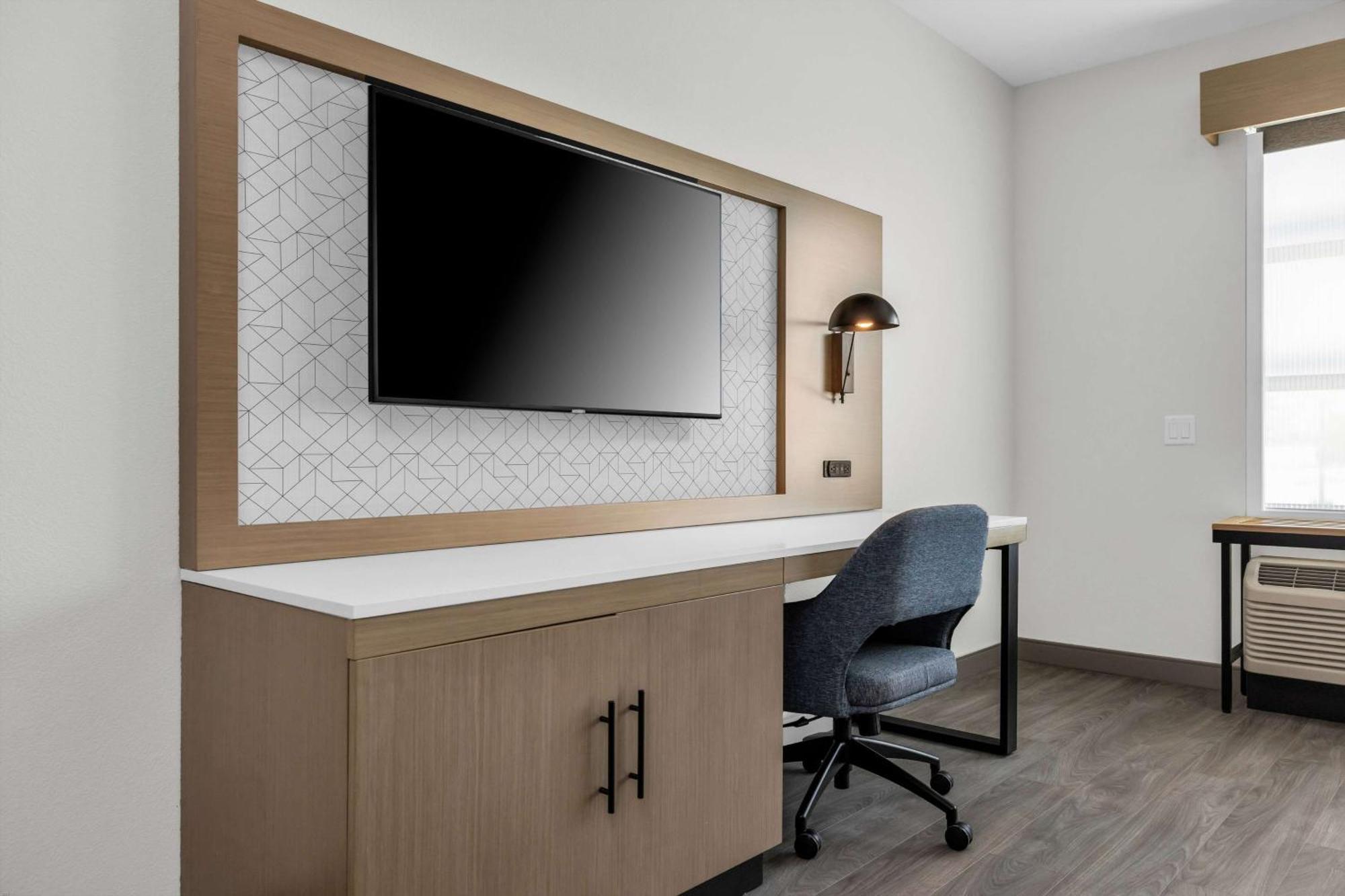 La Quinta Inn & Suites By Wyndham San Jose Airport-Downtown Екстериор снимка