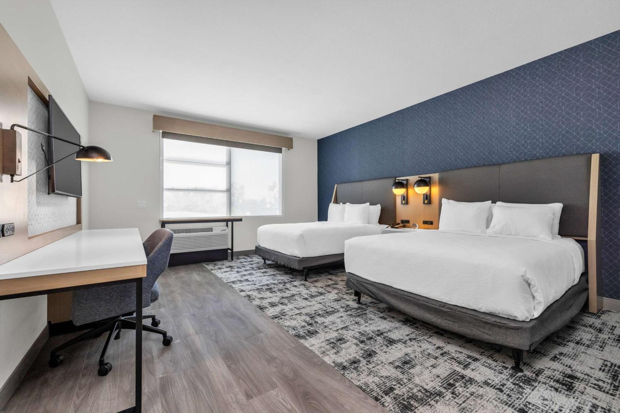 La Quinta Inn & Suites By Wyndham San Jose Airport-Downtown Екстериор снимка