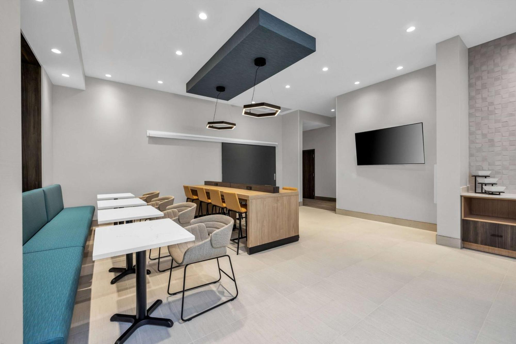 La Quinta Inn & Suites By Wyndham San Jose Airport-Downtown Екстериор снимка