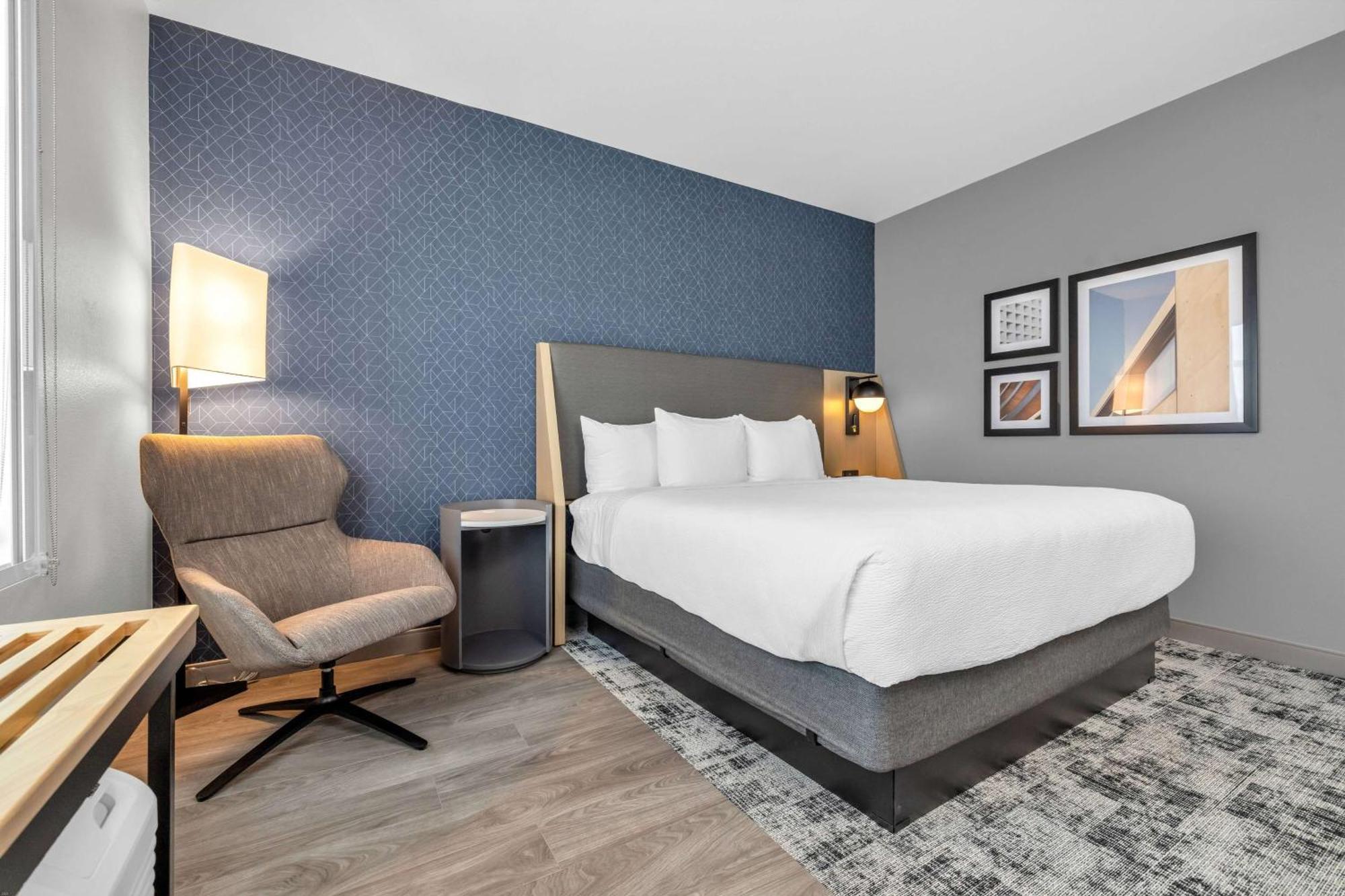 La Quinta Inn & Suites By Wyndham San Jose Airport-Downtown Екстериор снимка