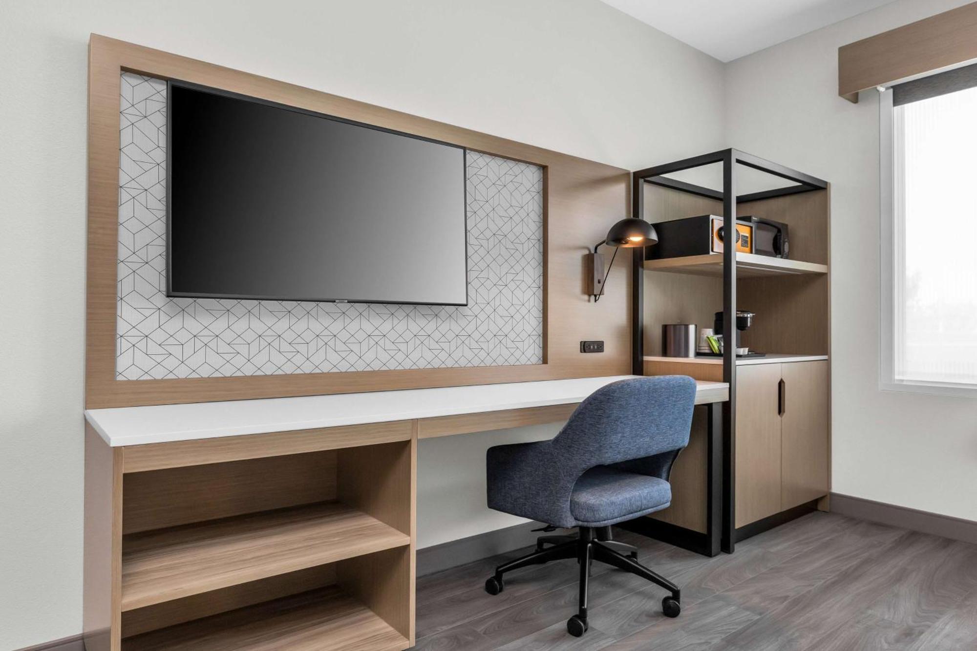 La Quinta Inn & Suites By Wyndham San Jose Airport-Downtown Екстериор снимка