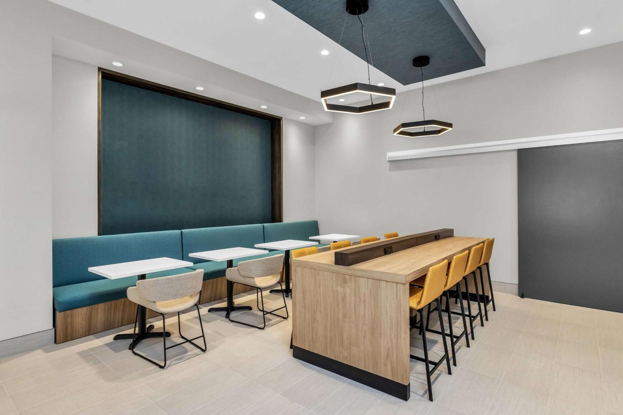 La Quinta Inn & Suites By Wyndham San Jose Airport-Downtown Екстериор снимка