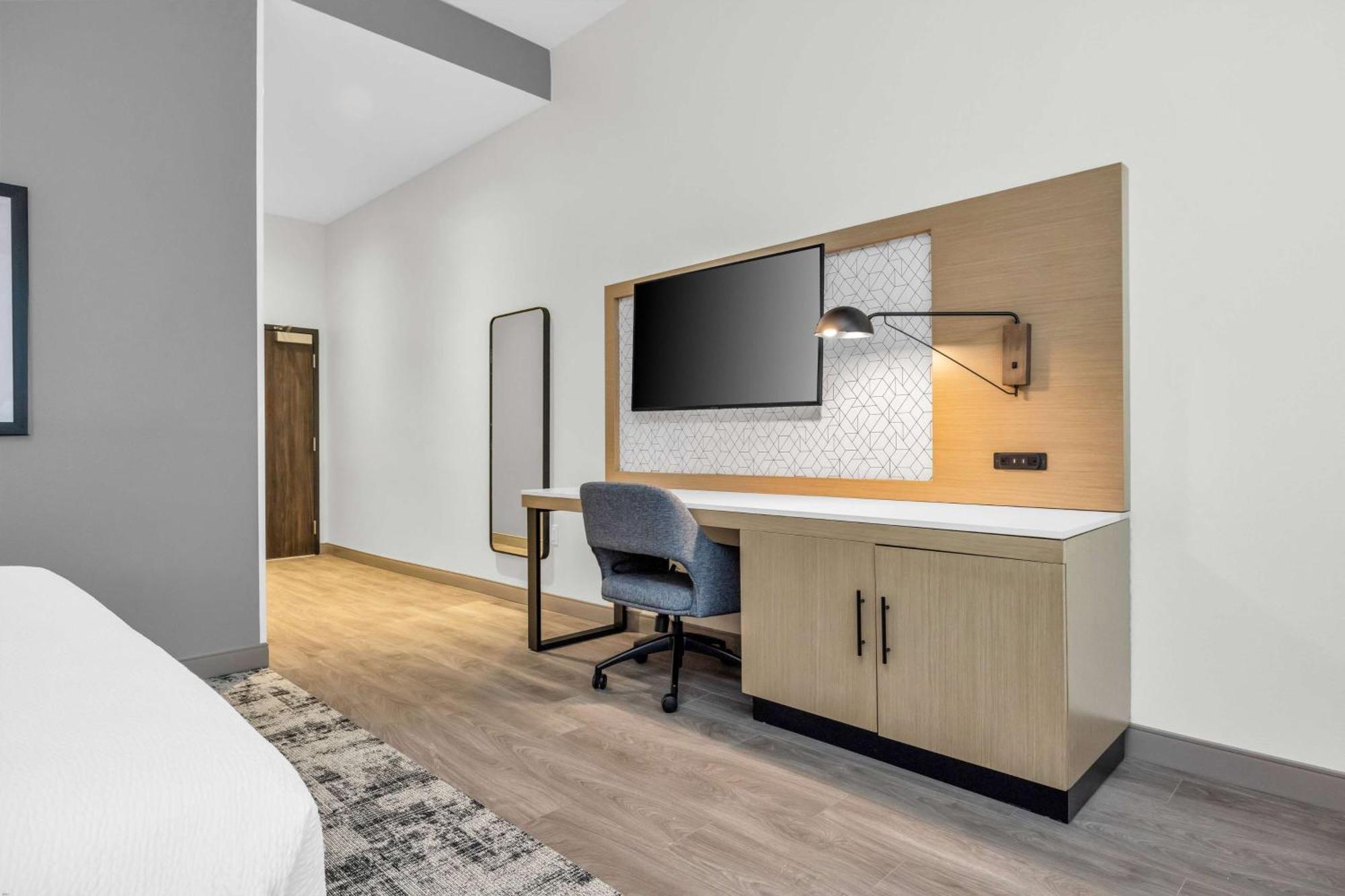 La Quinta Inn & Suites By Wyndham San Jose Airport-Downtown Екстериор снимка