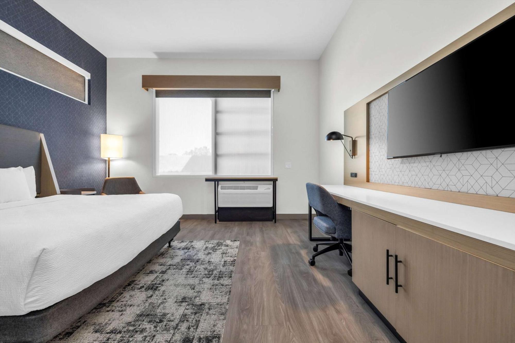 La Quinta Inn & Suites By Wyndham San Jose Airport-Downtown Екстериор снимка