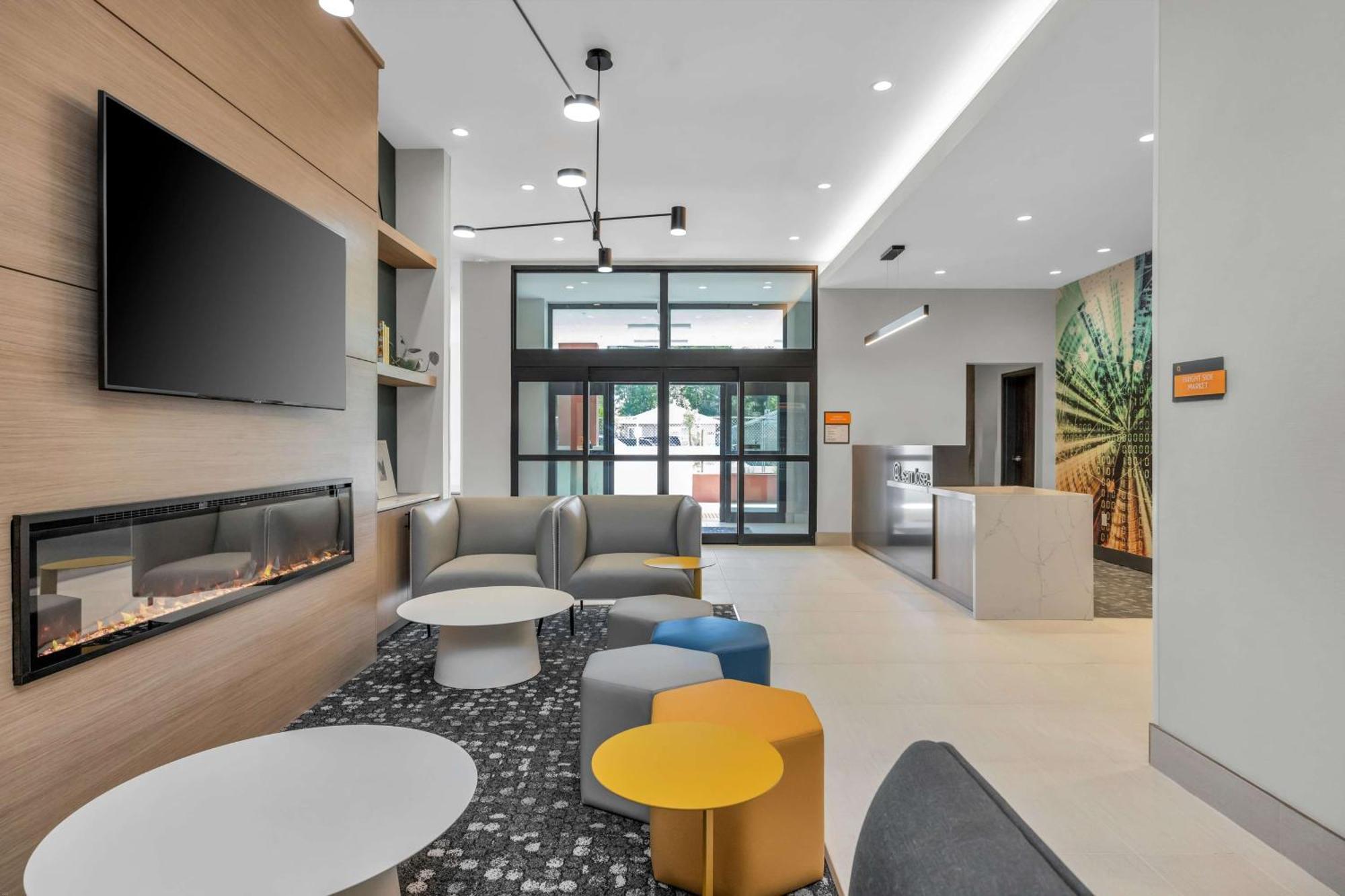 La Quinta Inn & Suites By Wyndham San Jose Airport-Downtown Екстериор снимка